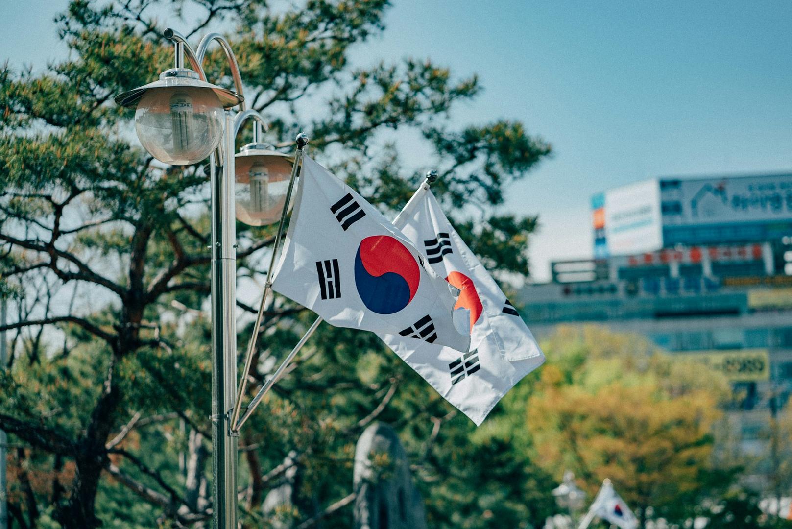 XRP slips below $1 even as a Korean regional bank adopts Ripple Payments