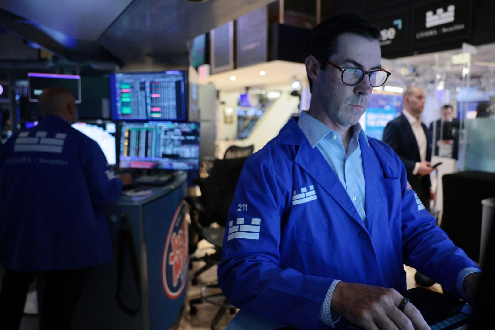 Coinbase's weak quarter leaves Wall Street split on timing of a recovery